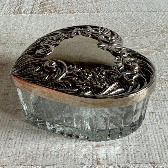 Vintage Clear Glass Heart Shaped Trinket Dish with Silver Plated Lid - Picture 2 of 9